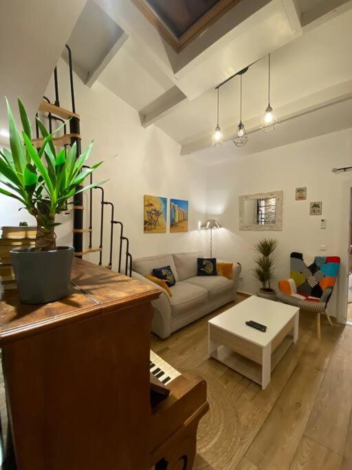 Charmante Maison Avec Exterieur A Deux Pas Des Remparts Aigues-Mortes Bagian luar foto